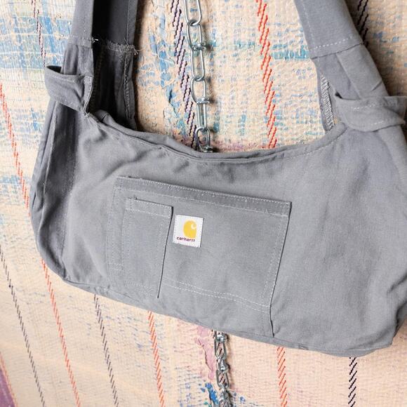 Custom upcycled carhartt shoulder bag - Picture 4 of 6